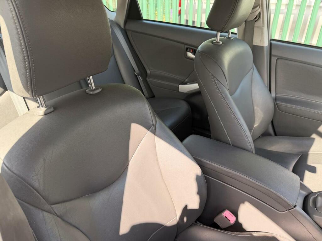 Toyota Prius 1.8L T4 Vvt-i White #12