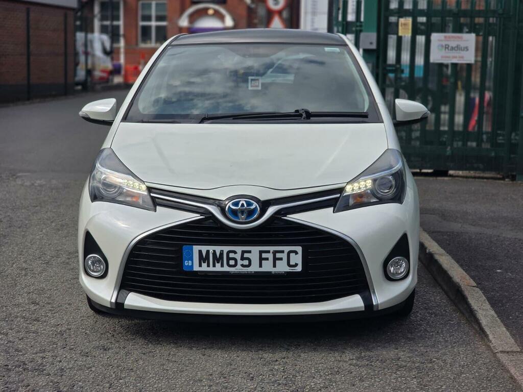 Toyota Yaris White #42