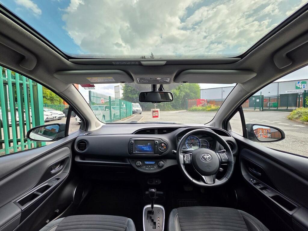 Toyota Yaris White #36