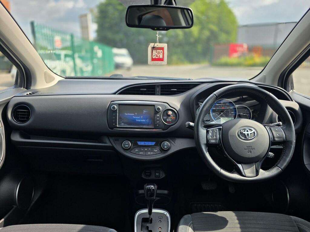Toyota Yaris White #19