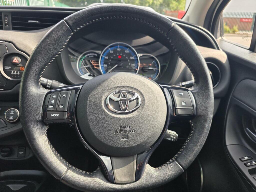 Toyota Yaris White #22