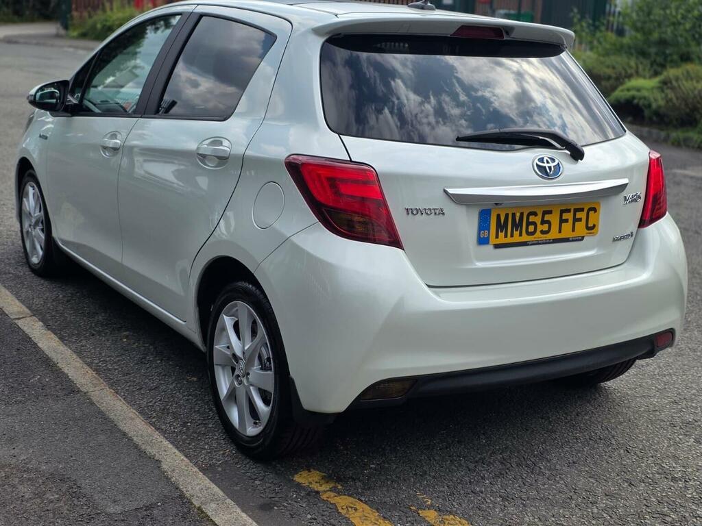 Toyota Yaris White #39