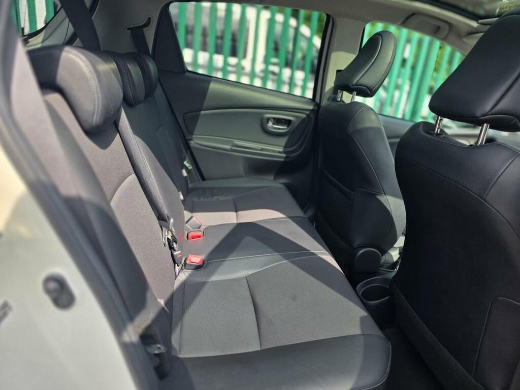 Toyota Yaris White #13