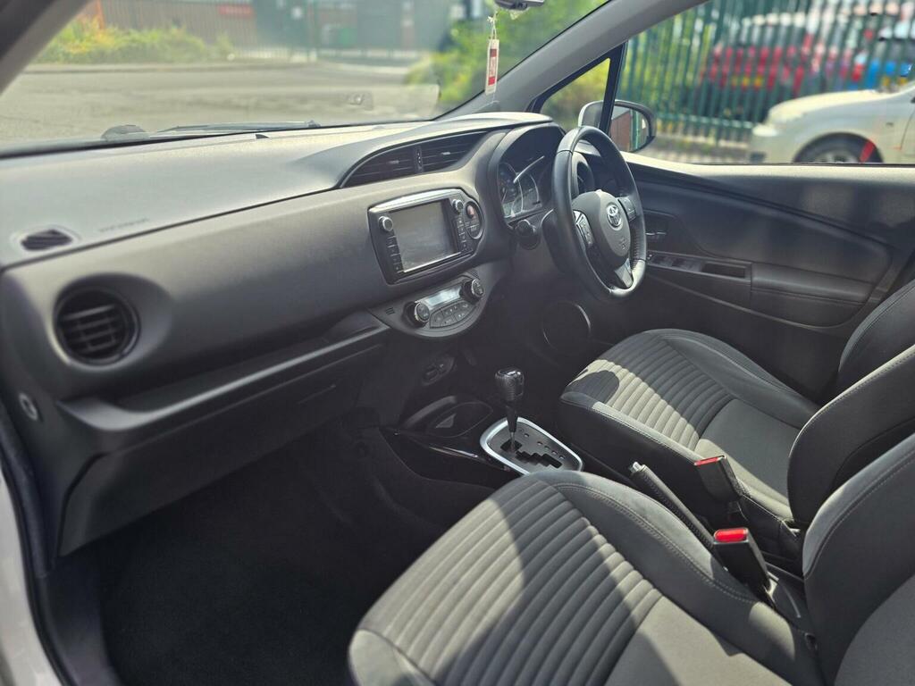 Toyota Yaris White #17