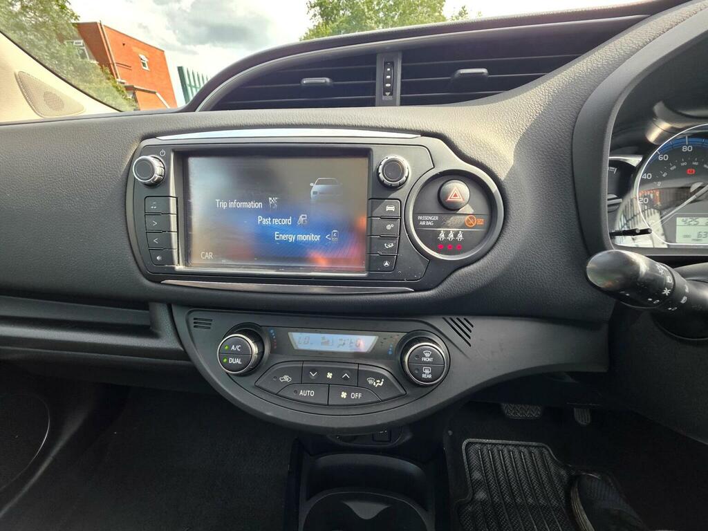 Toyota Yaris White #57