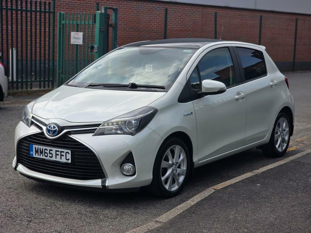 Toyota Yaris White #41
