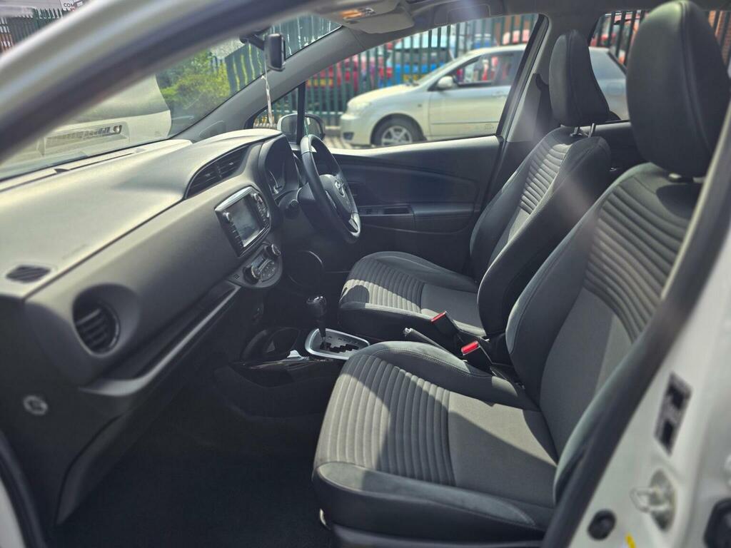 Toyota Yaris White #16