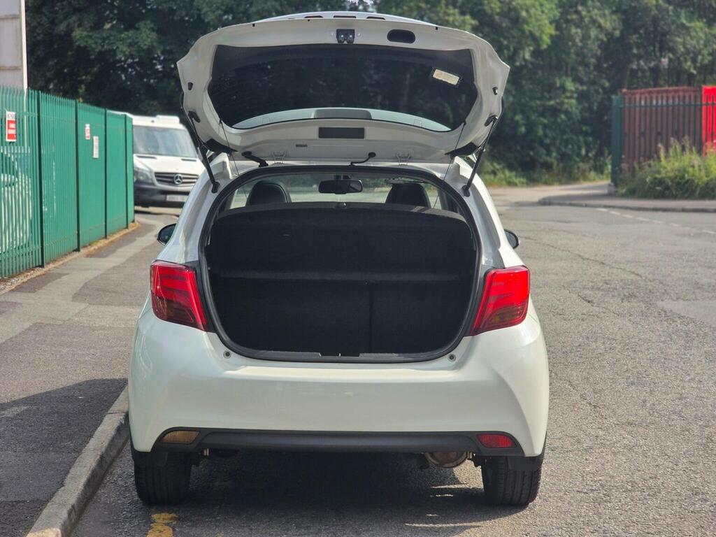 Toyota Yaris White #31