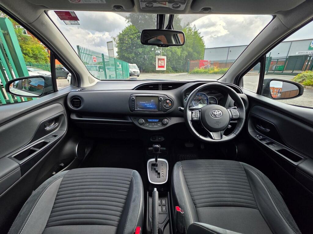 Toyota Yaris White #54