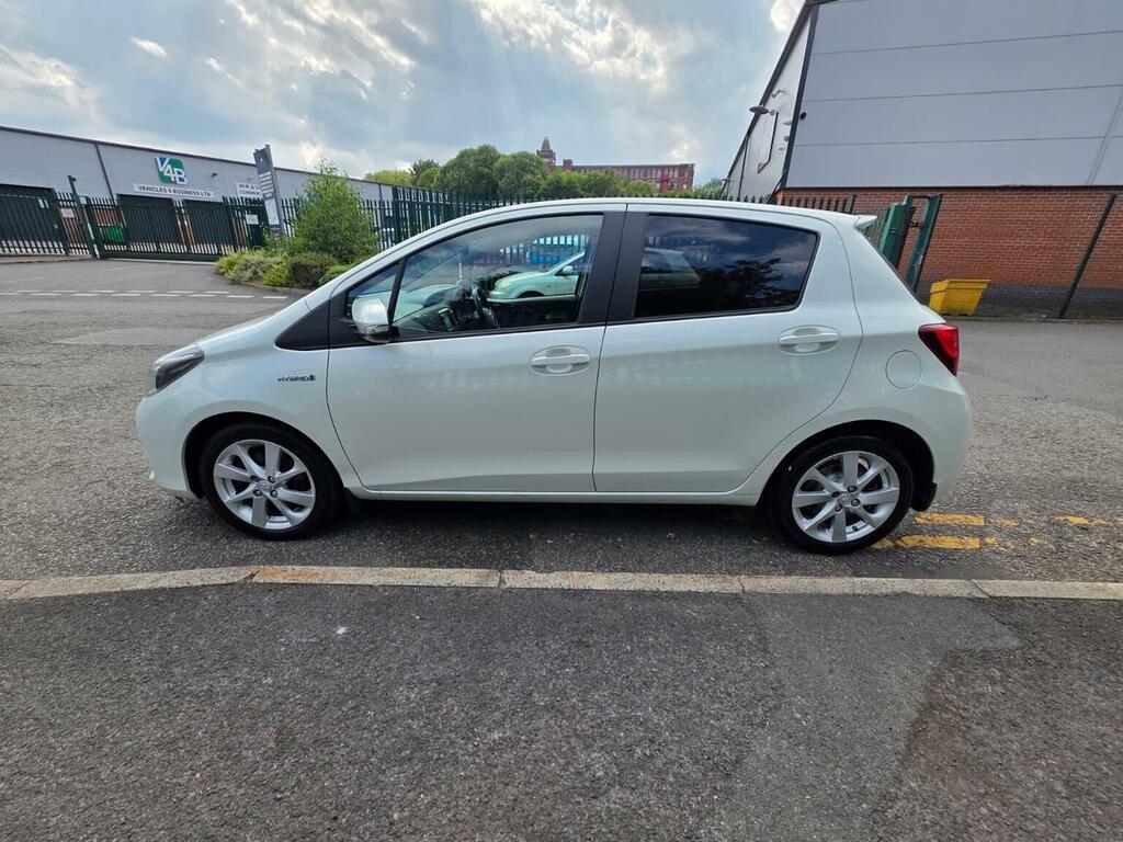 Toyota Yaris White #7