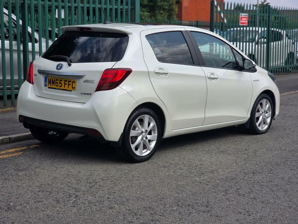 Toyota Yaris White #35