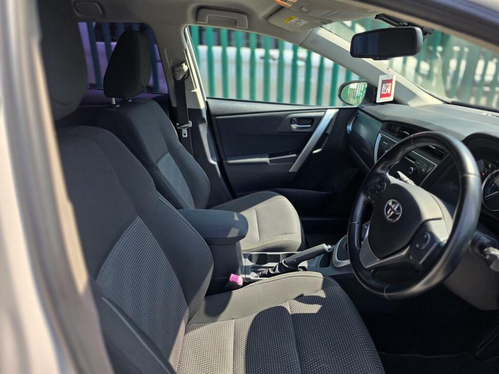 Toyota Auris   #10