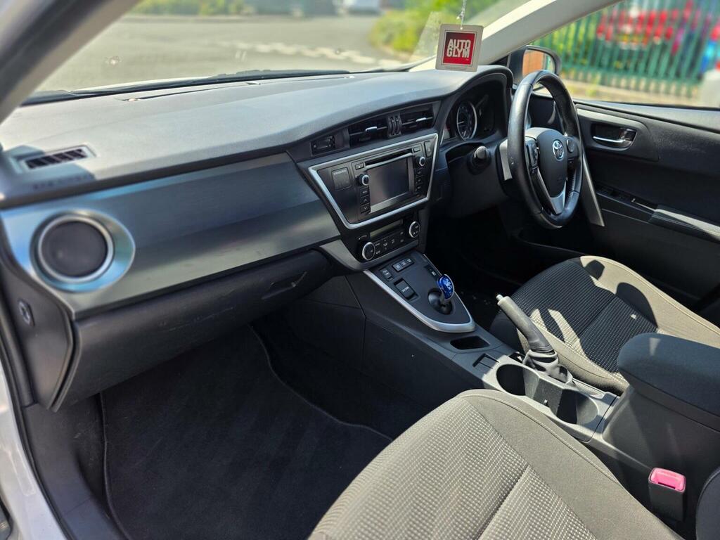Toyota Auris   #40