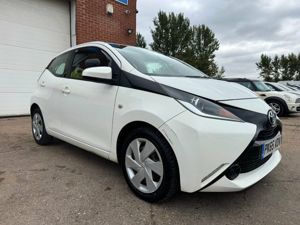Toyota Aygo 1L X-play White