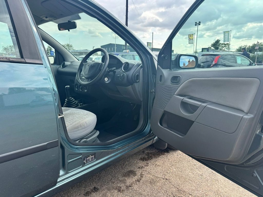 Ford Fiesta Hatchback 1.4 LX Ac 200353 Green #30
