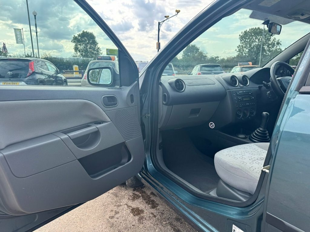 Ford Fiesta Hatchback 1.4 LX Ac 200353 Green #18