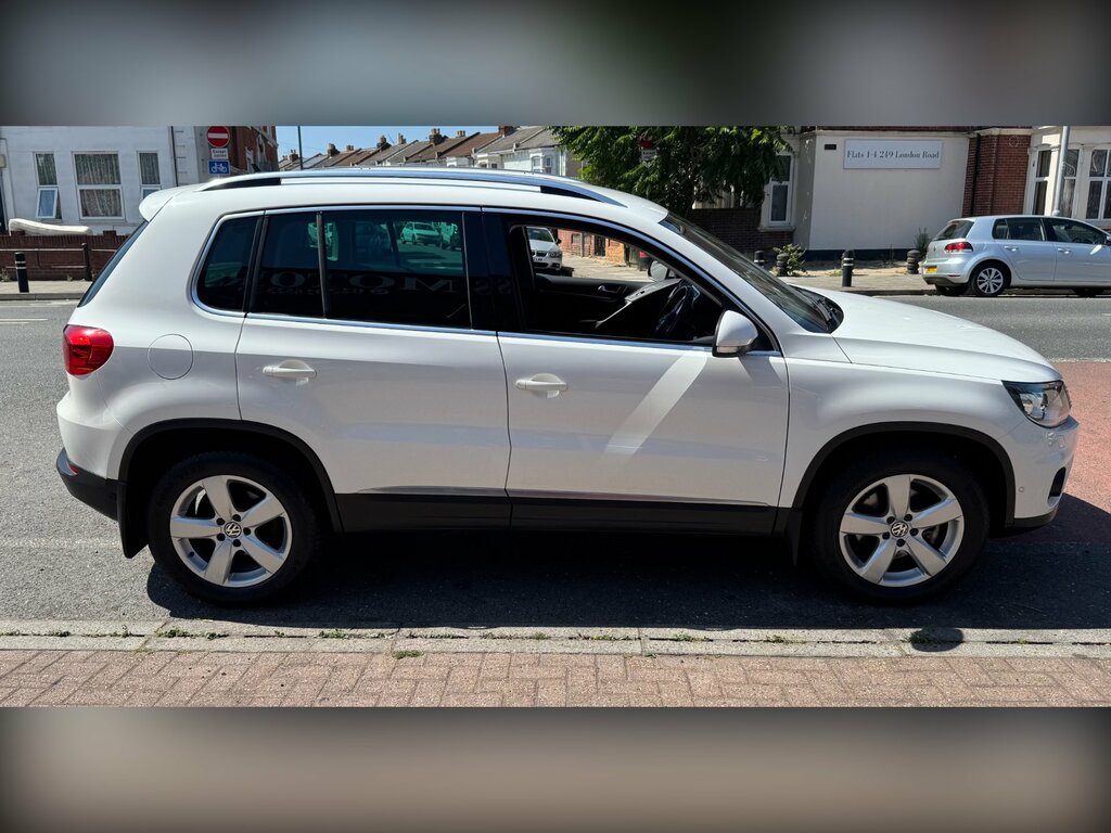 Volkswagen Tiguan 2.0 Tdi Bluemotion Tech Escape Suv Dsg White #6