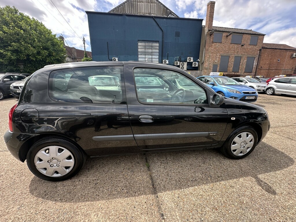Renault Clio Blue #10