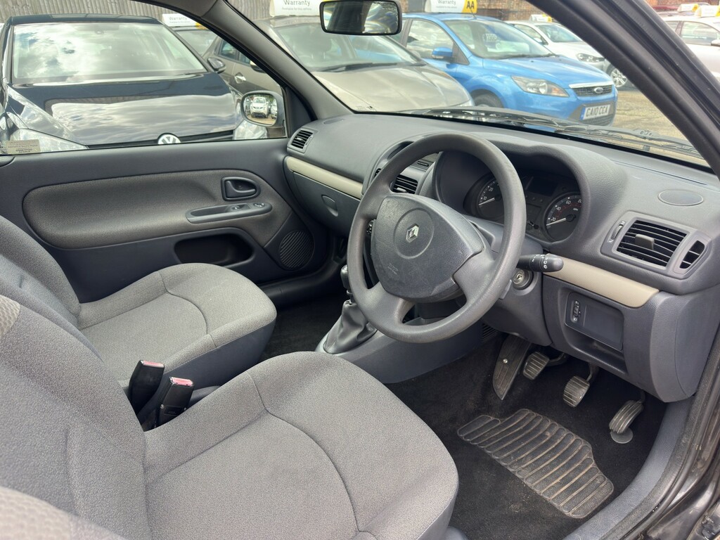 Renault Clio Blue #13