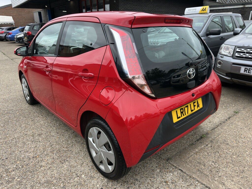 Toyota Aygo 1.0 Vvt-i X-play Red #5