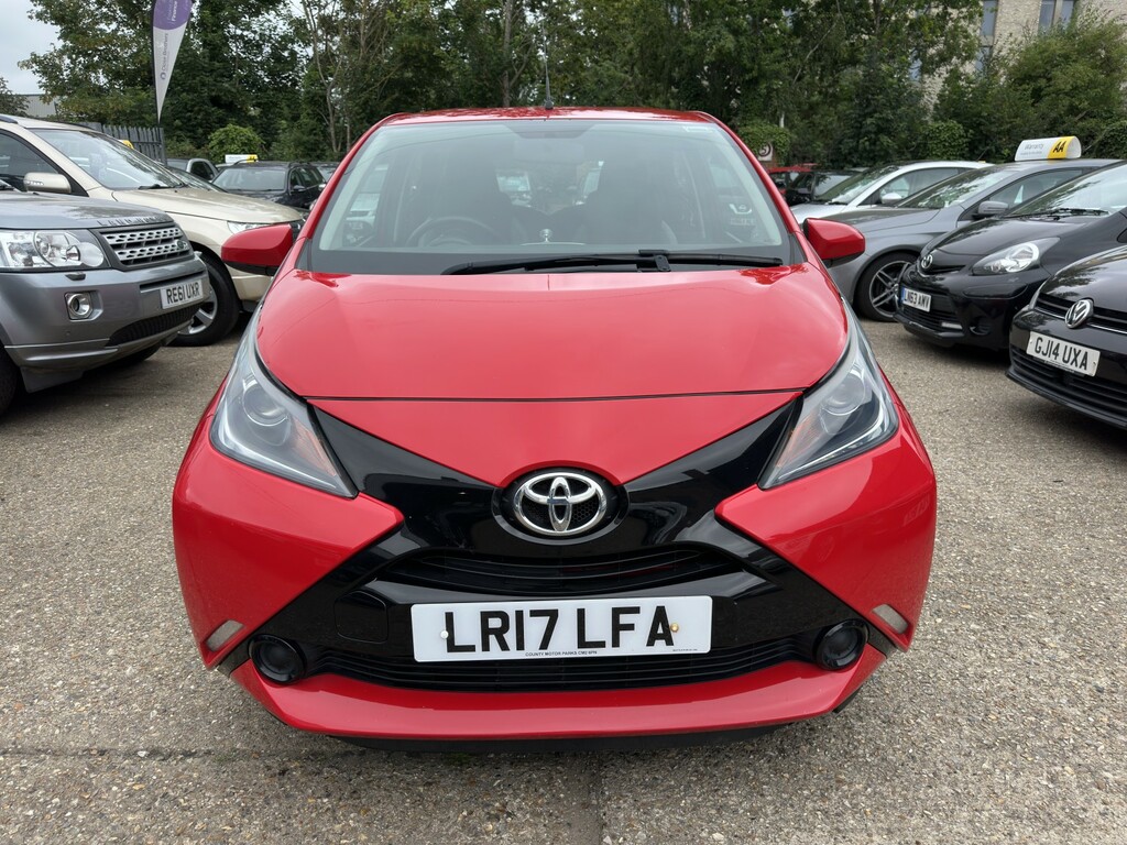 Toyota Aygo 1.0 Vvt-i X-play Red #2
