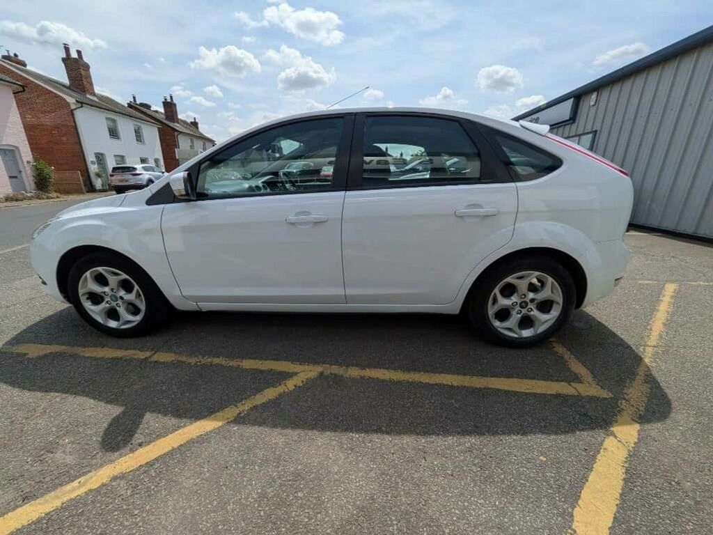 Ford Focus Estate 1.6 Titanium 201161 White #8