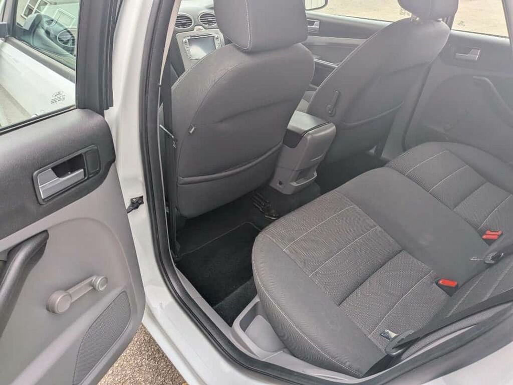Ford Focus Estate 1.6 Titanium 201161 White #15