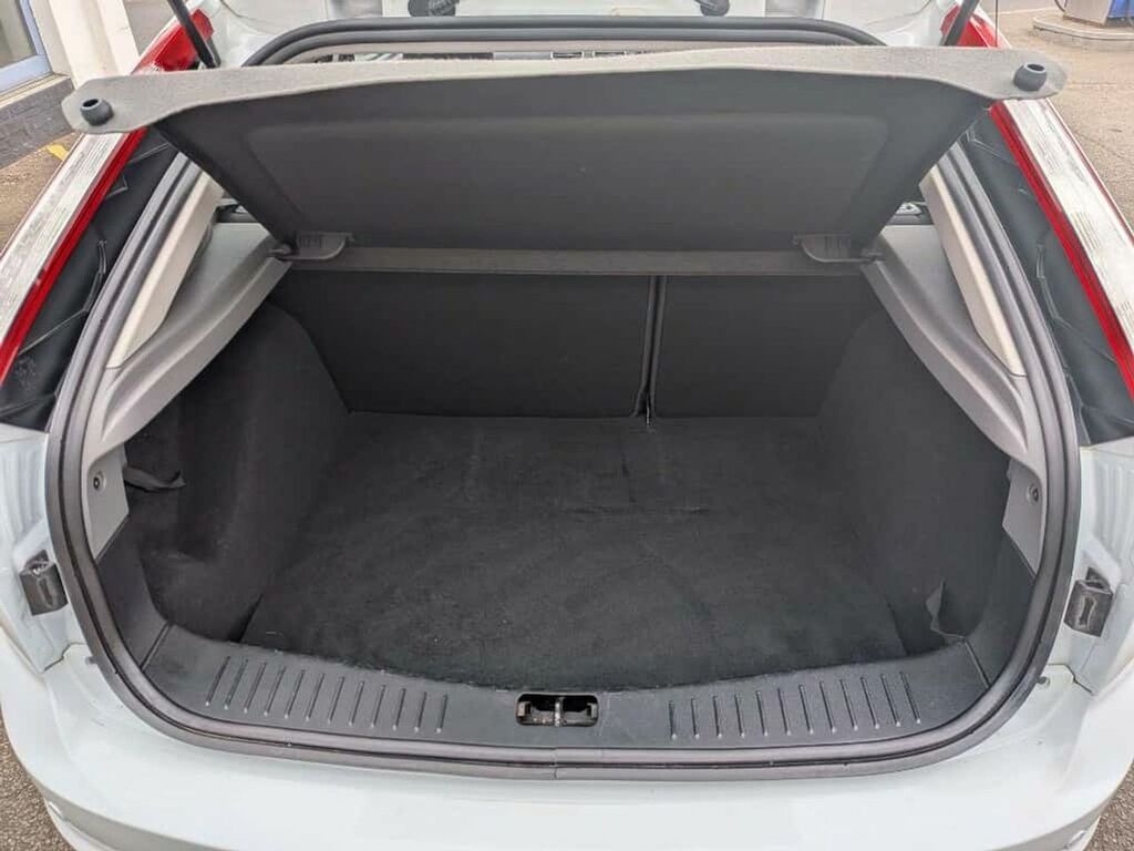Ford Focus Estate 1.6 Titanium 201161 White #17