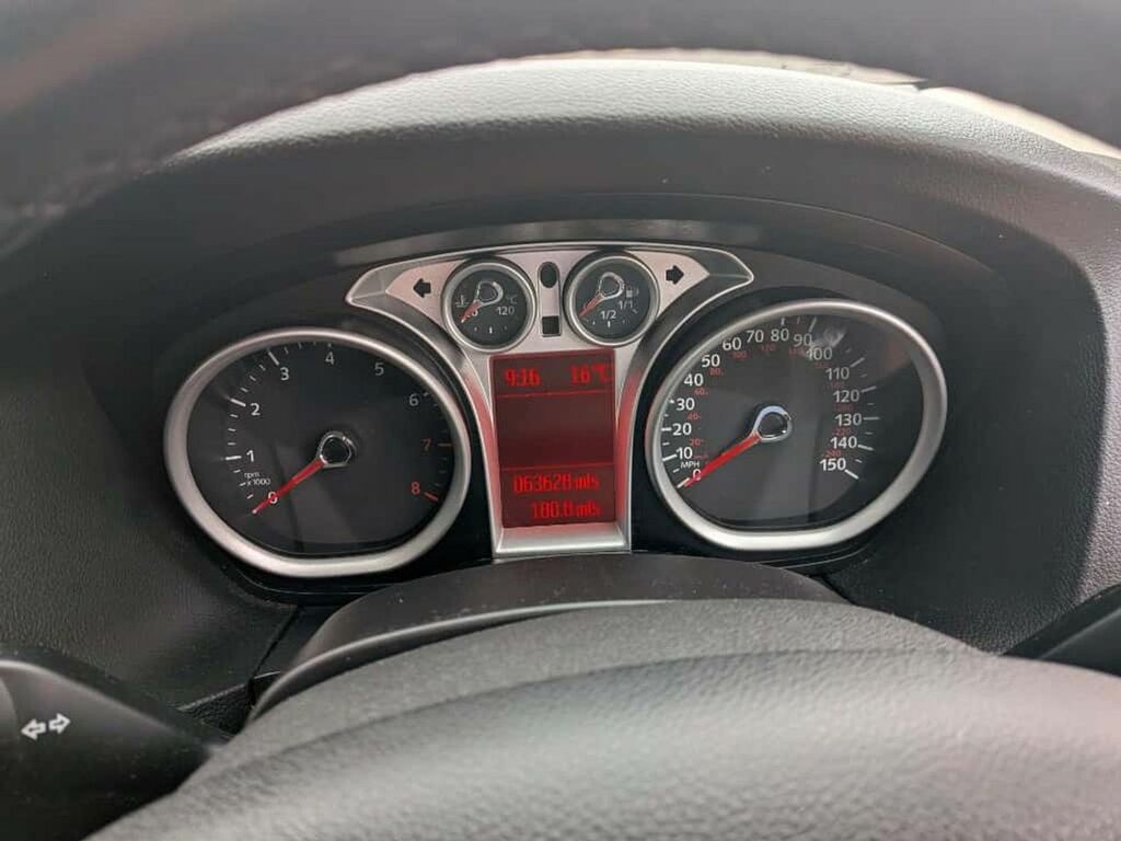 Ford Focus Sport White #6
