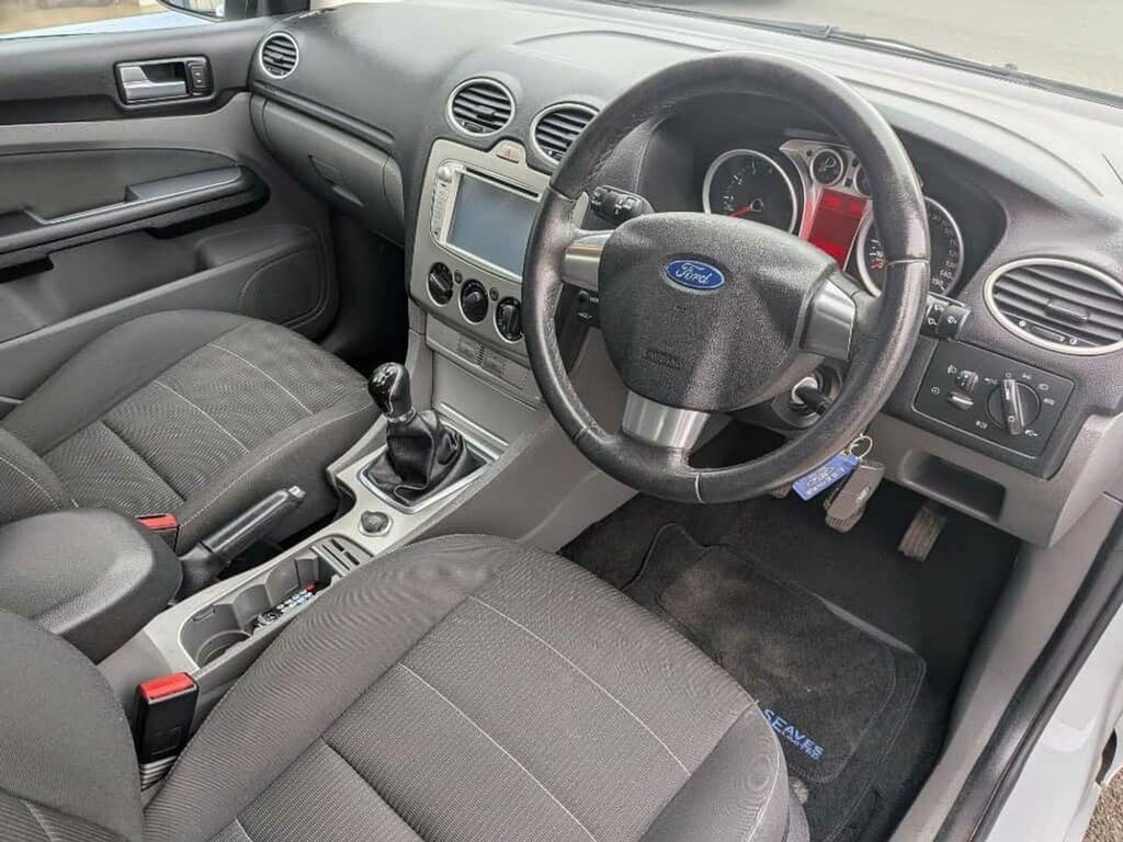 Ford Focus Estate 1.6 Titanium 201161 White #7