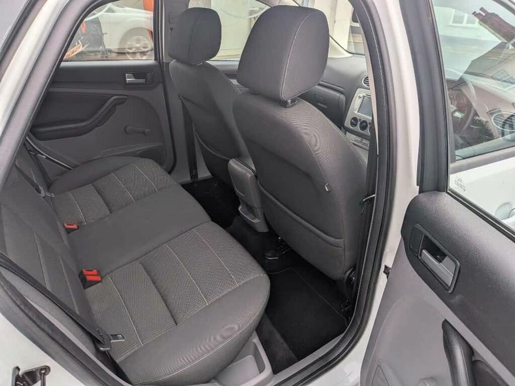 Ford Focus Sport White #5