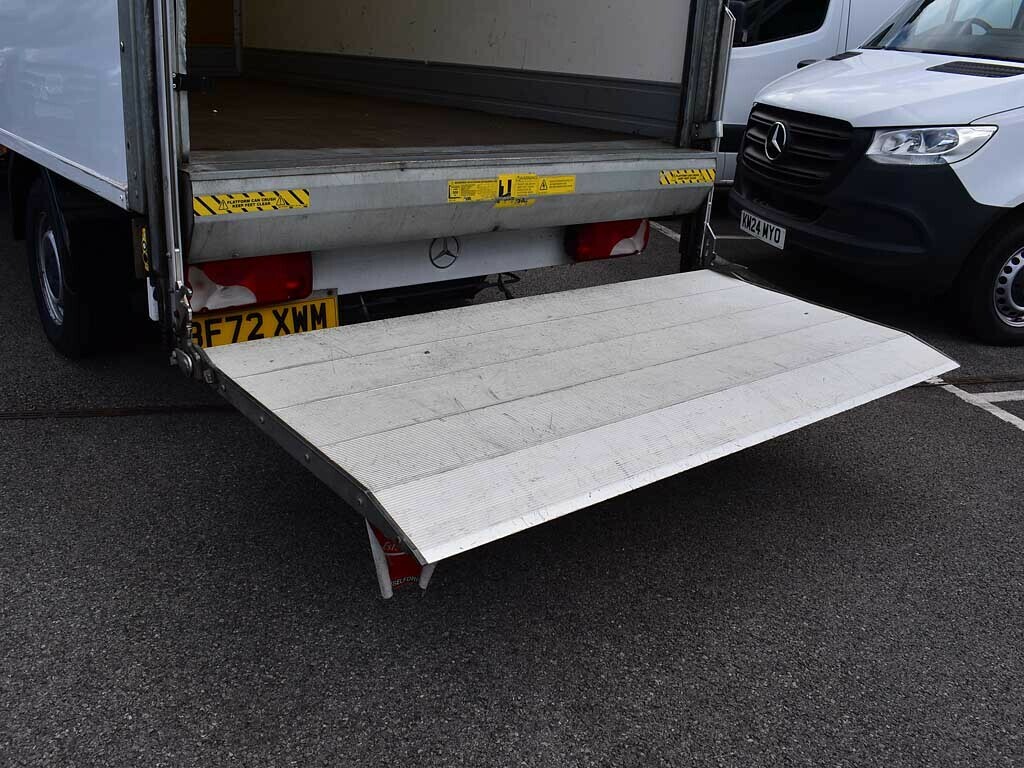 Mercedes-Benz Sprinter 3.5T Progressive Luton Van With Tail Lift White #5