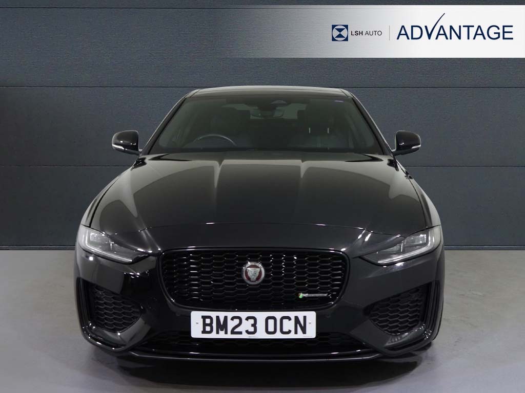 Jaguar XE 2.0 D200 R-dynamic Black Black #4