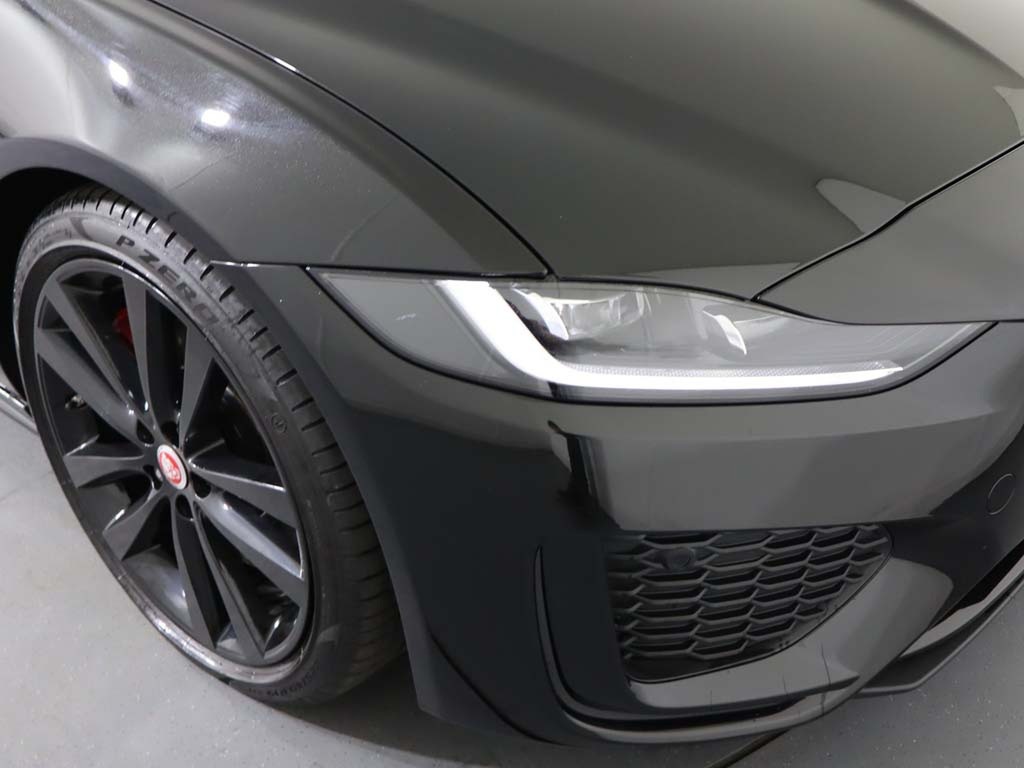 Jaguar XE 2.0 D200 R-dynamic Black Black #6