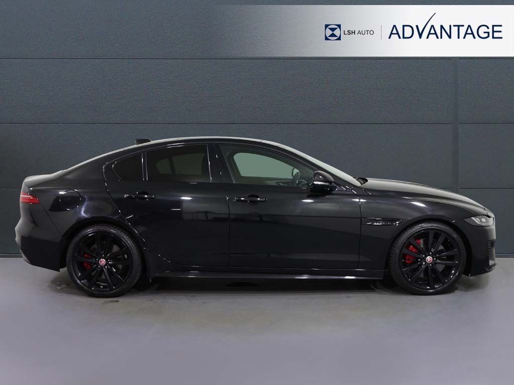 Jaguar XE 2.0 D200 R-dynamic Black Black #3