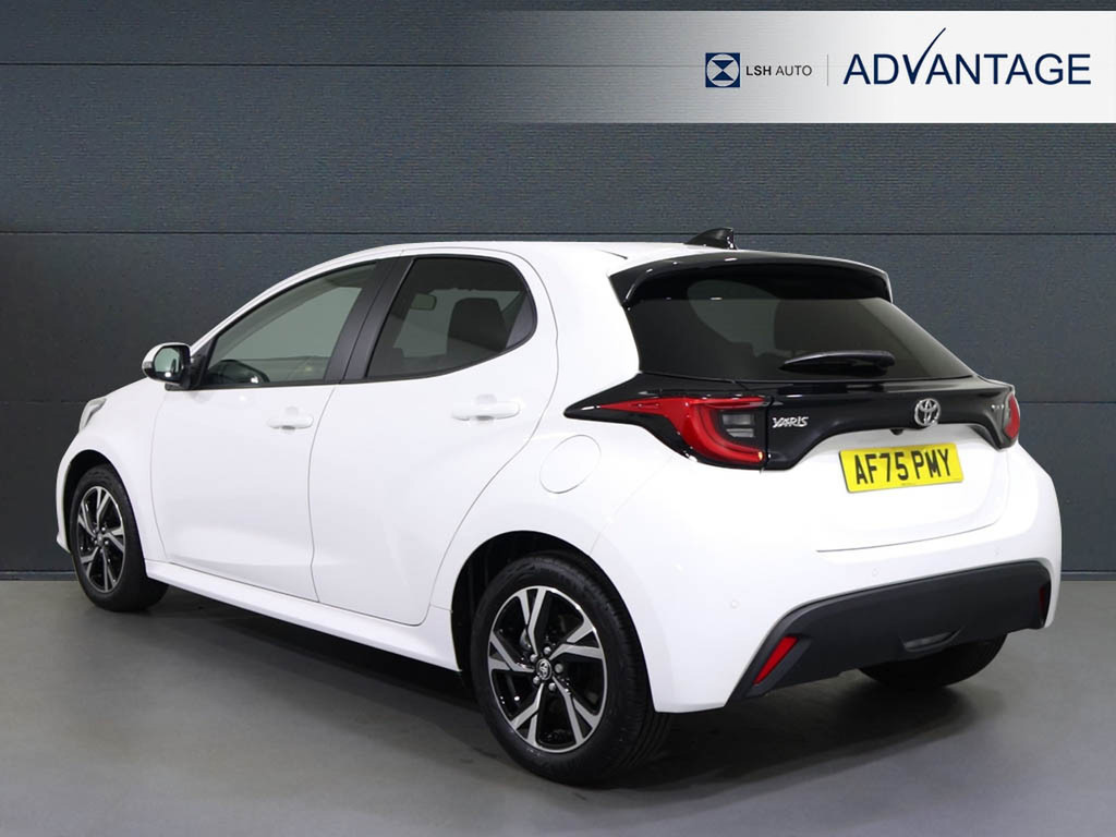 Toyota Yaris 1.5 Hybrid Design Cvt AF75PMY White #2
