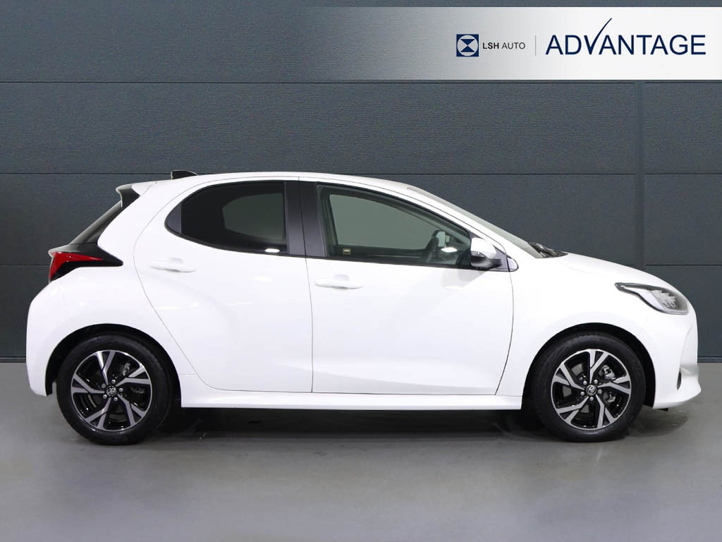 Toyota Yaris 1.5 Hybrid Design Cvt AF75PMY White #3