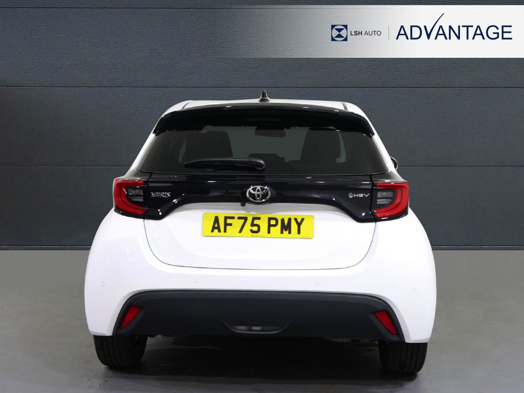 Toyota Yaris 1.5 Hybrid Design Cvt AF75PMY White #5