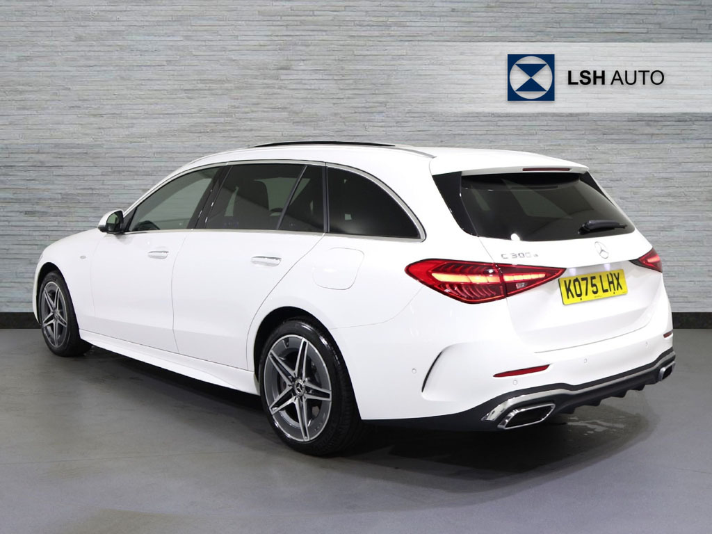 Mercedes-Benz C Class C300e Amg Line Premium Plus 9G-tronic White #2