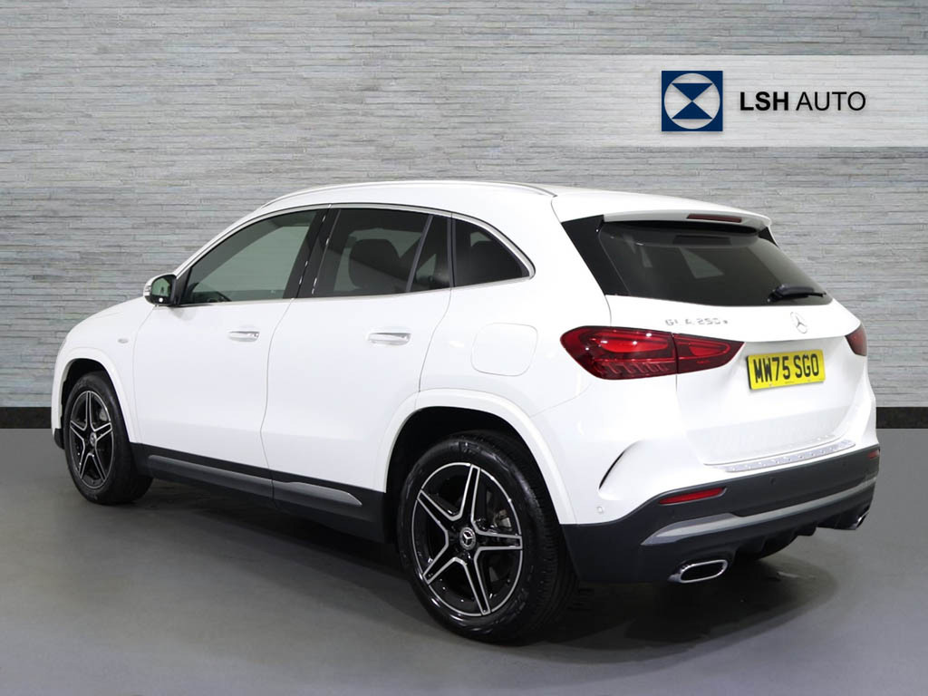 Mercedes-Benz GLA Class Gla 250E Amg Line Executive White #2