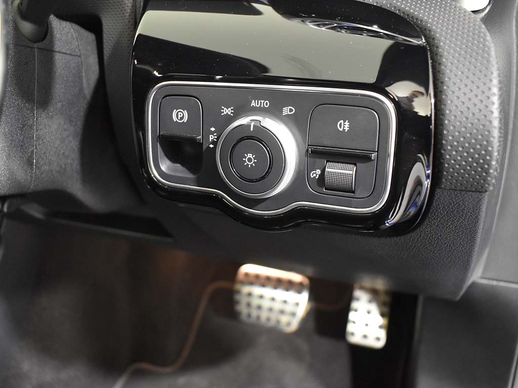 Mercedes-Benz CLA Class Cla 180 Amg Line Executive Tip White #37