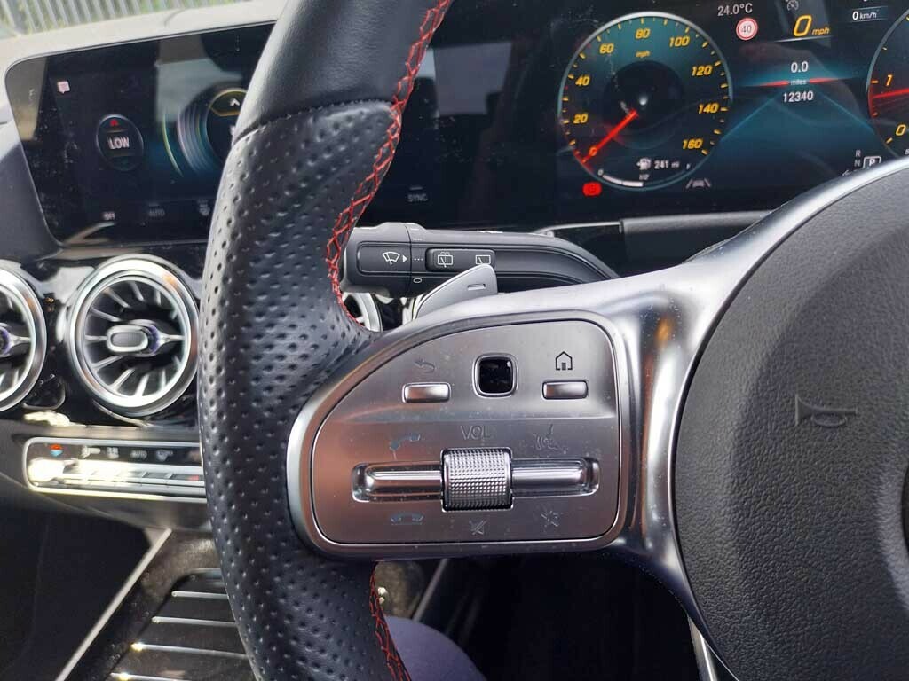 Mercedes-Benz GLA Class Gla 200 Amg Line Premium Black #13