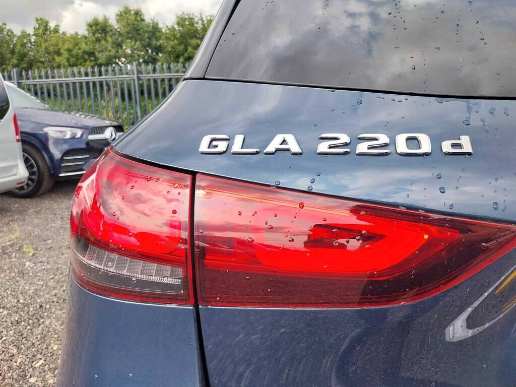 Mercedes-Benz GLA Class Gla 200 Amg Line Premium Black #7