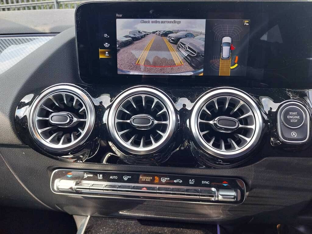 Mercedes-Benz GLA Class Gla 200 Amg Line Premium Black #22