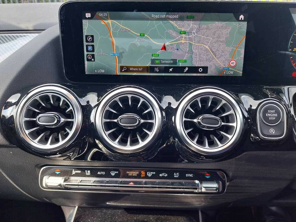 Mercedes-Benz GLA Class Gla 200 Amg Line Premium Black #21