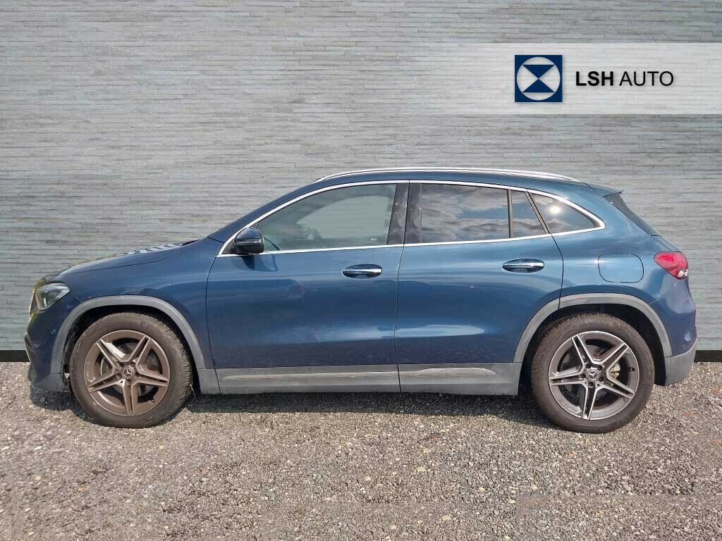 Mercedes-Benz GLA Class Gla 220D 4Matic Amg Line Premium Plus Black #2