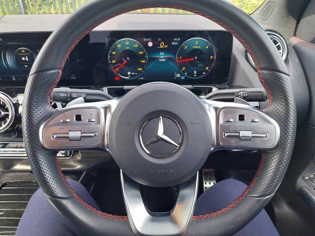 Mercedes-Benz GLA Class Gla 200 Amg Line Premium Black #14