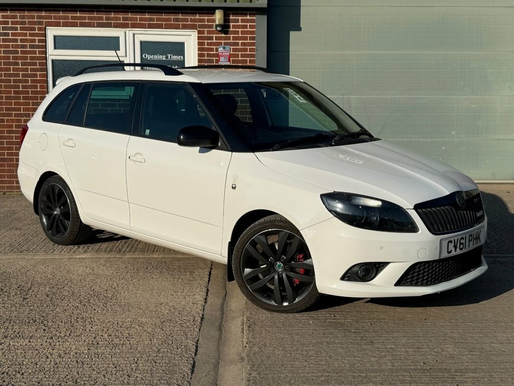Skoda Fabia 1.4 Tsi Vrs Estate Dsg Euro 5 180 Ps White