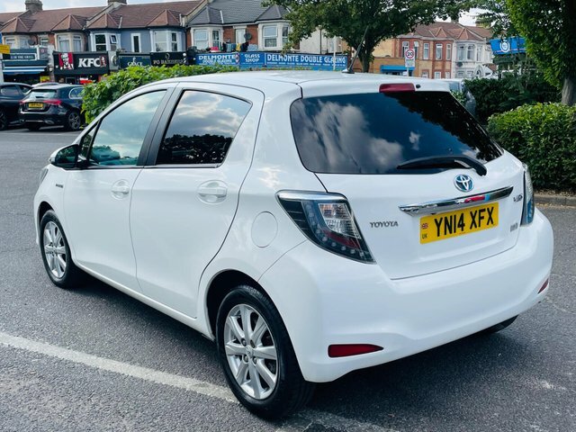 Toyota Yaris 1.5 Vvt-h Icon Plus White #6