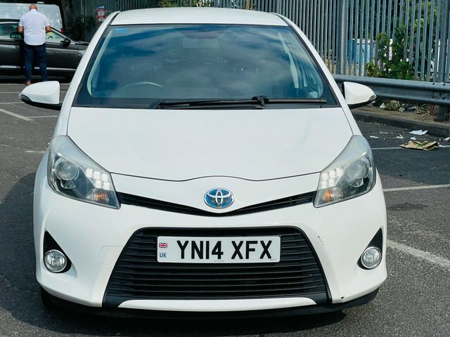 Toyota Yaris 1.5 Vvt-h Icon Plus White #2